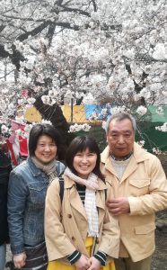 Familie in Japan im Frühling